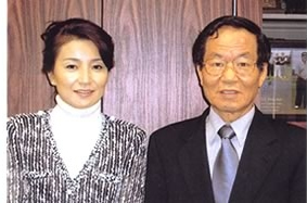 女優の仁科亜希子さんと当セミナー理事長安藤榮先生